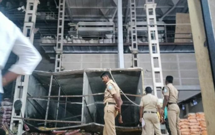 Kho chứa đậu bằng thép bất ngờ đổ sập, đè 3 công nhân Ấn Độ tử vong thương tâm 