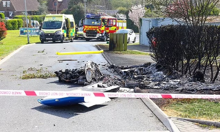 Clip: Máy bay từ trời cao lao xuống khu nghỉ dưỡng, nổ tung trước mắt du khách