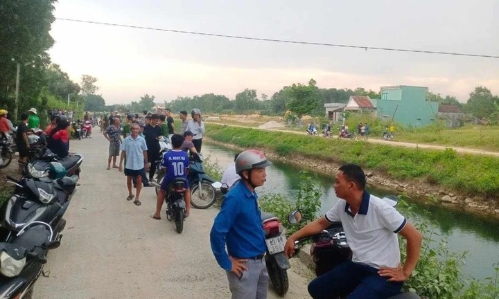 Thương tâm: Phát hiện thi thể 2 mẹ con dưới kênh ở Quảng Nam