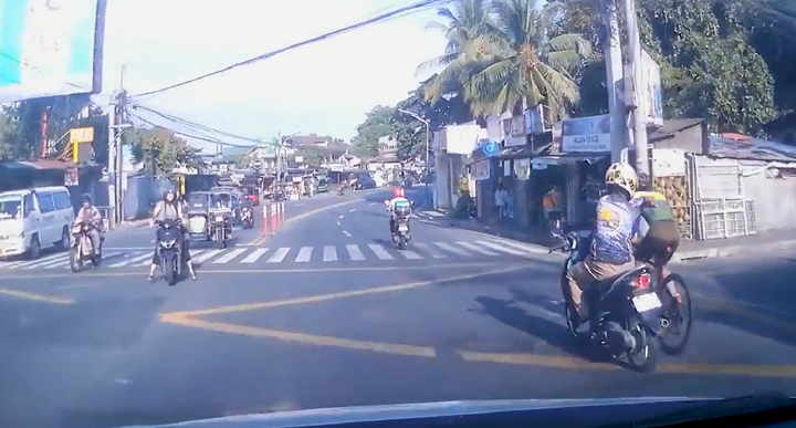 Clip: Camera ghi lại khoảnh khắc tên cướp 