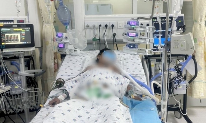 “Giành lại sự sống” cho bé 9 tuổi bị sốc sốt xuất huyết nặng, tổn thương gan