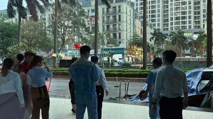 Điều tra nguyên nhân vụ nam sinh lớp 7 tử vong do rơi từ tầng cao chung cư ở Hà Nội