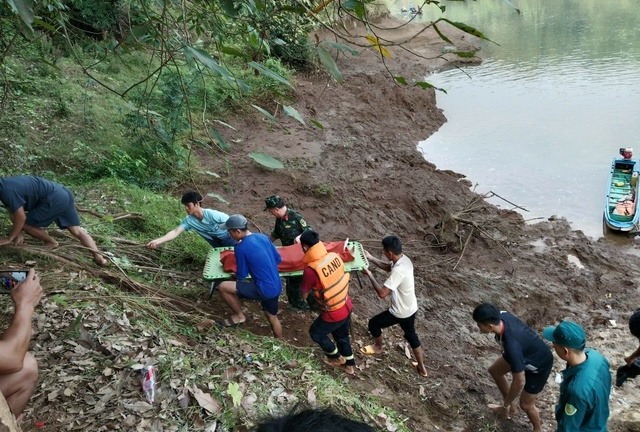 Thương tâm: Lao ra cứu em, hai anh em cùng tử vong 