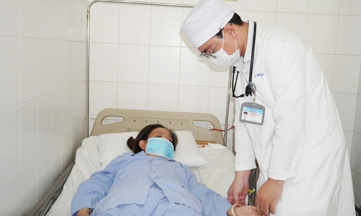 Choáng nặng, suy đa tặng vì uống cùng lúc 140 viên thuốc hạ huyết áp