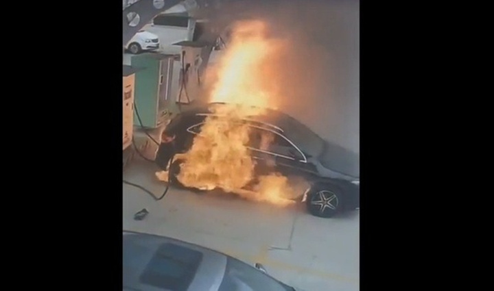 Clip: Lửa bất ngờ bùng lên 