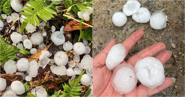 Mưa đá ào ào trút xuống, phủ trắng mặt đường ở Hà Giang