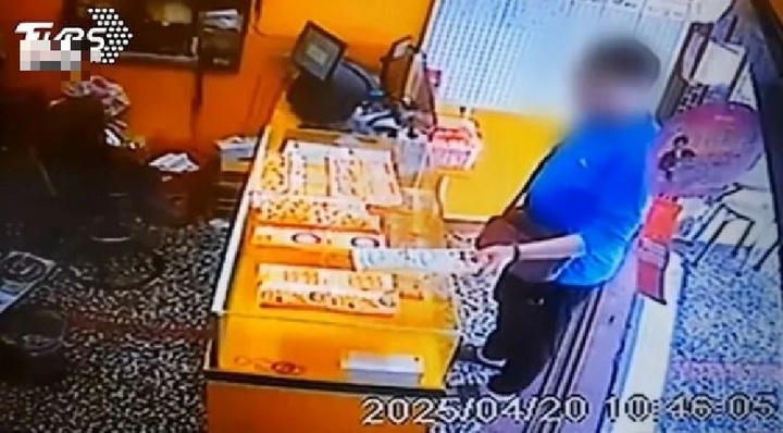 Nhờ bạn trông cửa hàng đi ăn trưa, chủ quán