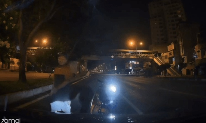 Xác minh clip nam thanh niên chặn ô tô, dùng hung khí đe dọa tài xế ở TP.HCM