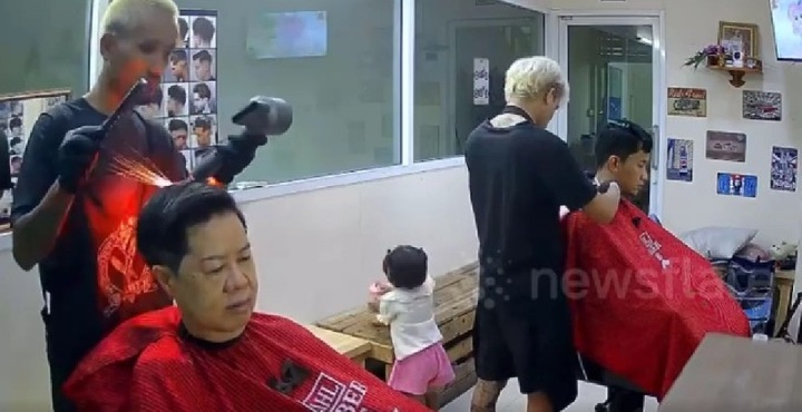 Clip: Nam khách hàng 