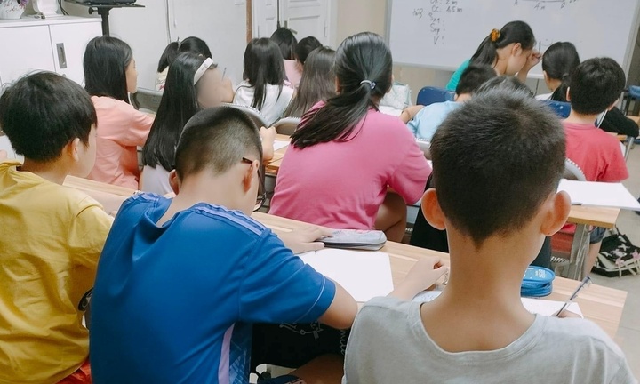 Một tỉnh cấm dạy thêm quá 2 giờ/ngày, mỗi lớp học thêm không quá 40 học sinh