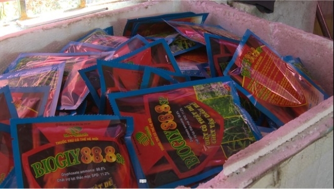 Bắt nhóm đối tượng sản xuất, buôn bán hơn 60.000 gói thuốc diệt cỏ giả bằng hạt nêm