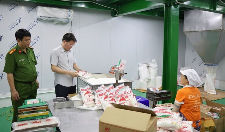 Thu hồi toàn bộ sản phẩm mỳ chính giả của Công ty TNHH Famimoto 