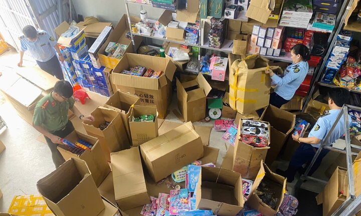 Công an Nam Định tạm giữ hơn 3.000 bộ đồ chơi trẻ em không rõ nguồn gốc