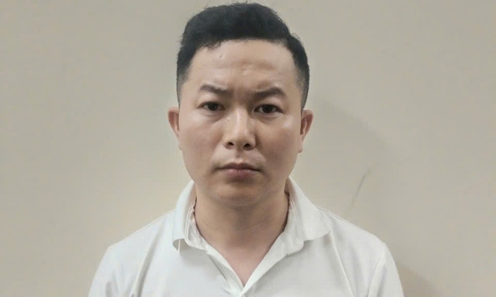 Tạm giữ tài xế dùng giấy chứng minh CAND giả để xin bỏ qua vi phạm nồng độ cồn