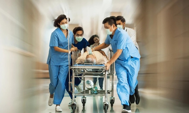 Đang chơi bóng bàn, người đàn ông bất ngờ phải nhập viện cấp cứu