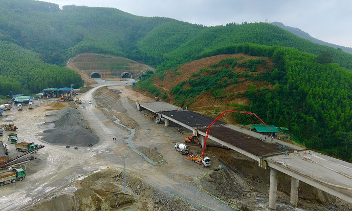 Thi công cao tốc Quảng Ngãi - Hoài Nhơn gặp khó