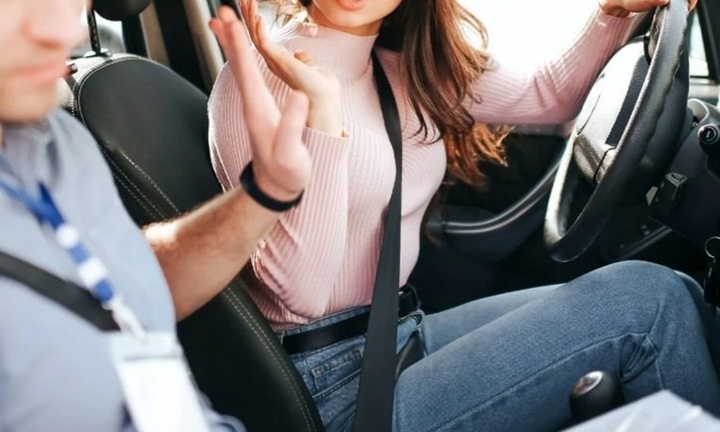 Chồng tử vong sau khi ngã khỏi xe người tình, vợ đòi bồi thường tiền tỷ