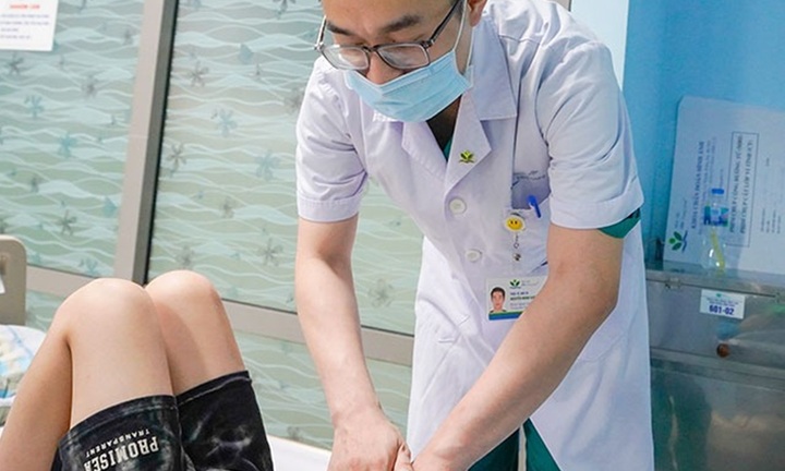 Đu võng đập bụng mạnh vào thành giường, bé gái 11 tuổi ở Hà Nội chấn thương nguy hiểm