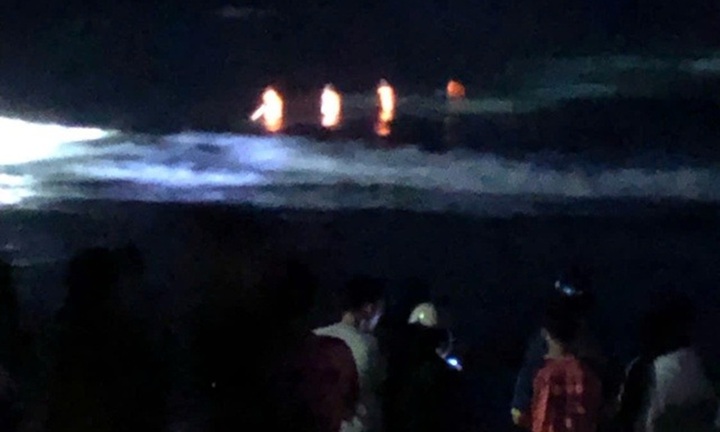 Vụ 4 học sinh bị sóng cuốn khi tắm biển, 3 em mất tích: Có 2 nạn nhân là anh em ruột