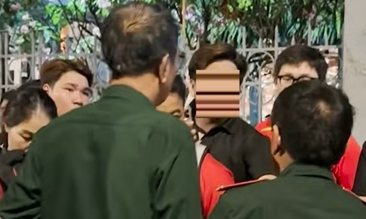 Vụ sinh viên bị tố vô lễ khi xem diễu binh: Trường Đại học Văn Lang lên tiếng