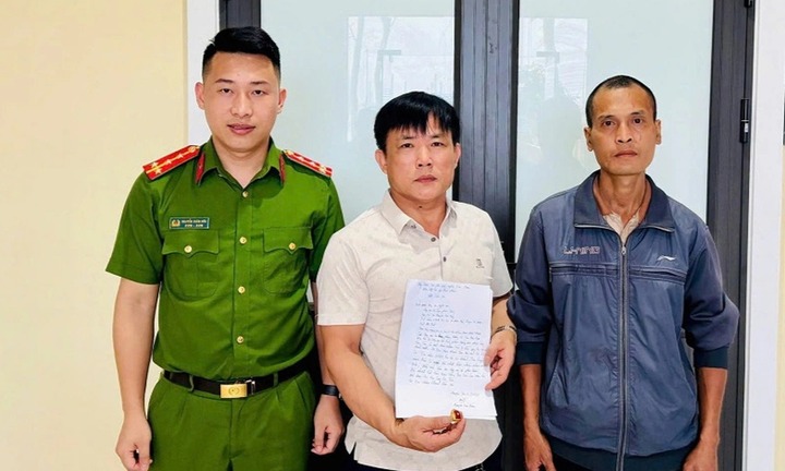 Phát hiện nhẫn vàng trong túi rác, người nhặt ve chai trình báo công an