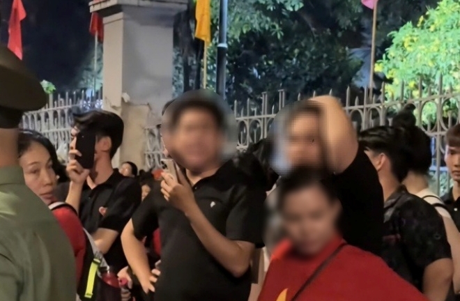 Vụ sinh viên bị tố vô lễ khi xem diễu binh: Thêm 1 trường đại học lên tiếng