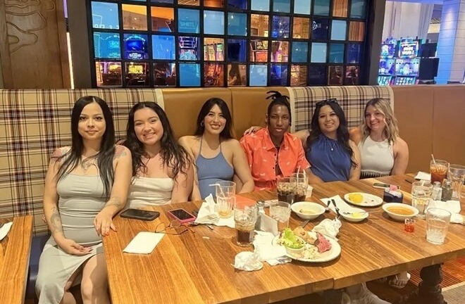 Chàng trai 30 tuổi người Mỹ sống cùng 5 người phụ nữ và 11 người con, không ngại cưới thêm?