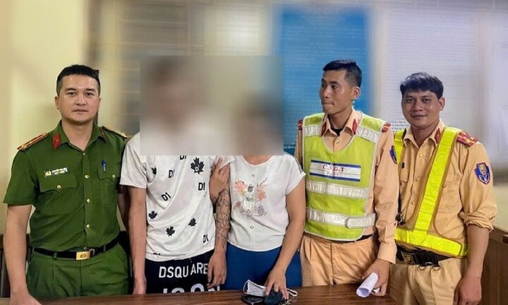 CSGT kịp thời ngăn cản nam thanh niên có ý định nhảy cầu tự tử