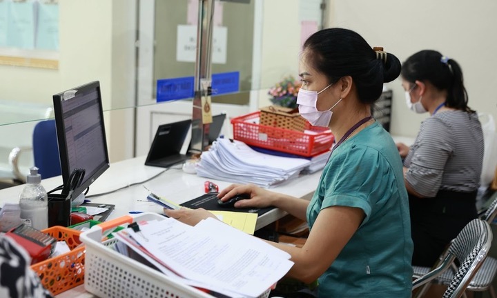 2 nhóm công chức nào phải nghỉ việc trước thời điểm kết thúc lộ trình sắp xếp?