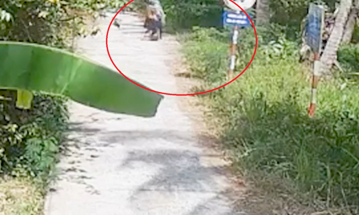 Camera tiết lộ hình ảnh 2 người đàn ông khiêng xác bạn nhậu bỏ vào vườn dừa ở Tiền Giang
