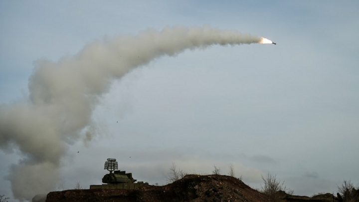 Ukraine trút đòn tấn công trên không quy mô lớn với hơn 500 UAV, tên lửa ngay trước lễ kỷ niệm Ngày Chiến thắng của Nga