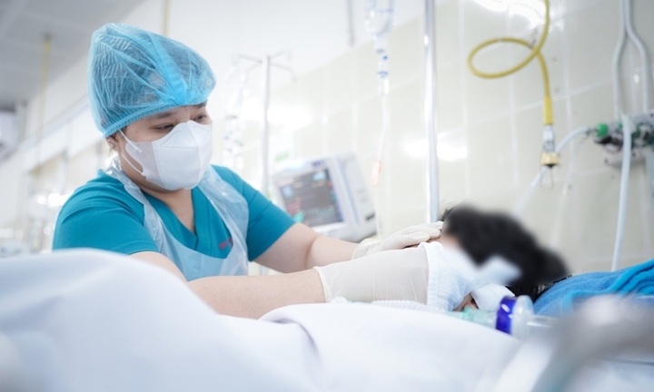 Vụ bé trai ở TP.HCM bị nhánh cây rơi trúng đầu, nứt hộp sọ: Thứ trưởng Bộ Y tế chỉ đạo đặc biệt