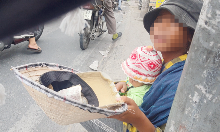 Việc bắt ép trẻ em đi ăn xin để kiếm lợi bị xử lý như thế nào?