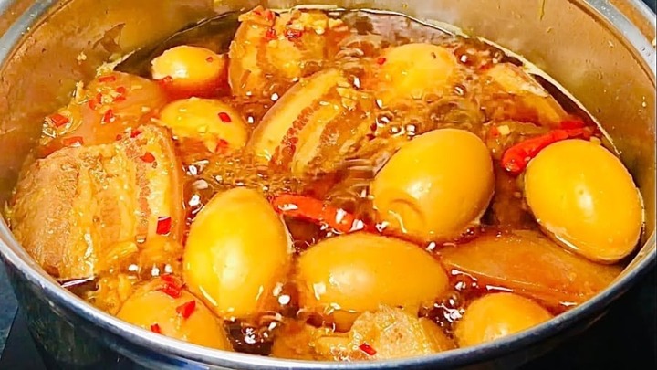 Những cách lên màu vàng cho thịt khi nấu