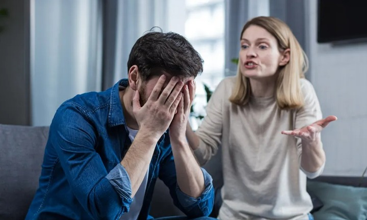 Vợ tố chồng ngoại tình, khăng khăng đòi ly hôn chỉ vì tin