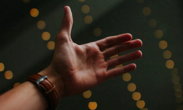 Thanh niên 22 tuổi mắc bệnh kỳ quái, cơ thể