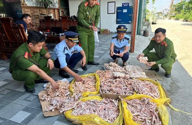 Phát hiện hơn 470kg chân gà, đuôi lợn không rõ nguồn gốc ở Nghệ An