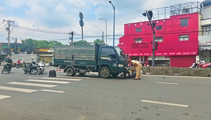 Tin tức tai nạn giao thông mới nhất ngày 14/5: Va chạm xe đầu kéo, người phụ nữ tử vong