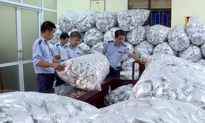 Phát hiện kho chứa 40.000 gói rong biển trôi nổi ở Bắc Ninh