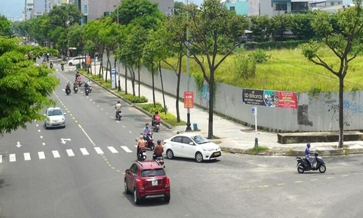 Xe ô tô có được lùi xe ở khu vực cấm dừng không?