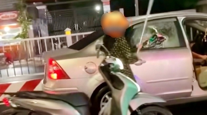 Vụ người phụ nữ lái xe máy tạt đầu, đập bể kính ô tô giữa đường: Là vợ của tài xế