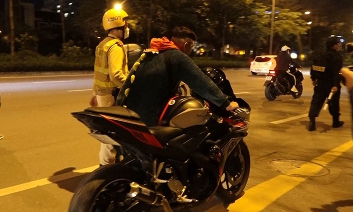 Xe gắn máy nẹt pô trong khu đông dân cư bị phạt bao nhiêu tiền