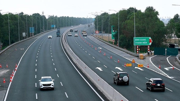 Vượt xe bên trái hay bên phải?