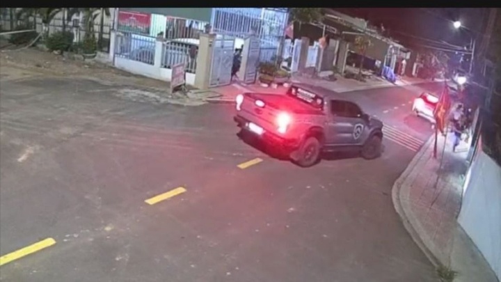 Tài xế xe bán tải tông liên tiếp vào người dân ở Đắk Lắk: Công an vào cuộc điều tra