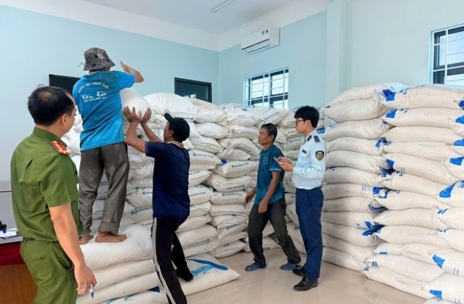 Phát hiện 33 tấn đường kính nhập ngoại không có hạn sử dụng tại Phú Yên