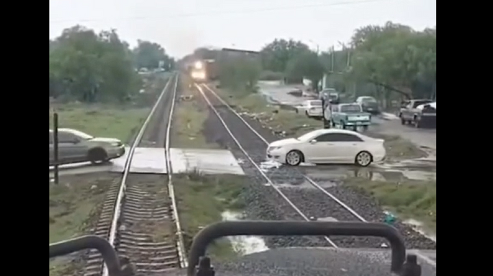 Clip: Tài xế suýt gây đại nạn thảm khốc vì 