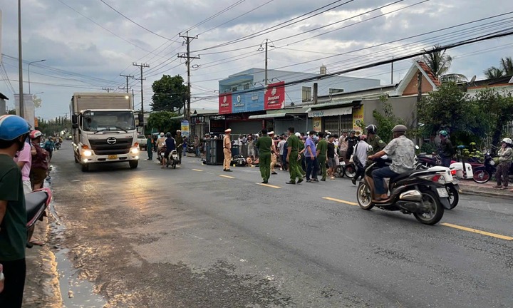 Long An: Xe ba gác mất lái tông xe máy, một phụ nữ tử vong tại chỗ