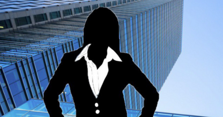 Nữ nhân viên văn phòng 9X bị xử phạt sau thương vụ bán 250 nghìn cổ phiếu SZG