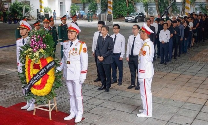 Đoàn đại biểu Hội Luật gia Việt Nam viếng nguyên Chủ tịch nước Trần Đức Lương