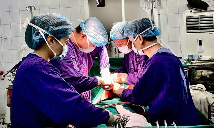 Mổ khẩn cấp cứu người phụ nữ bị vỡ tụy hiếm gặp do tai nạn giao thông